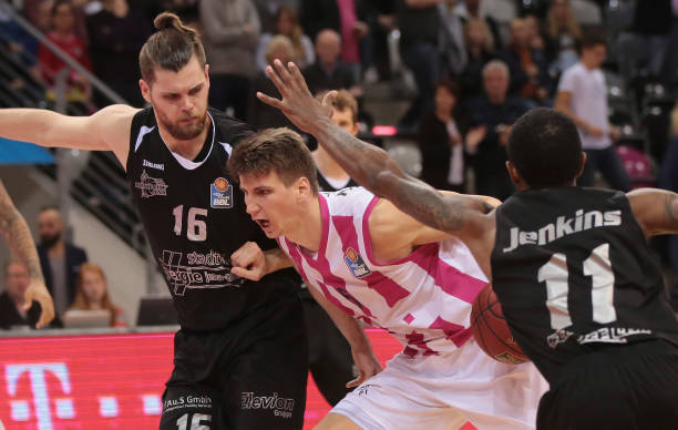 争夺更多荣 争夺更多荣